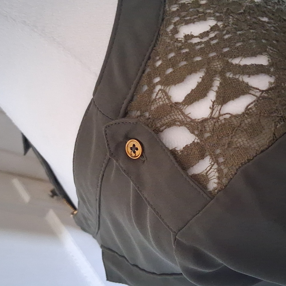 Candie's Green Relaxed Buttoned Blouse - Picture 4 of 4